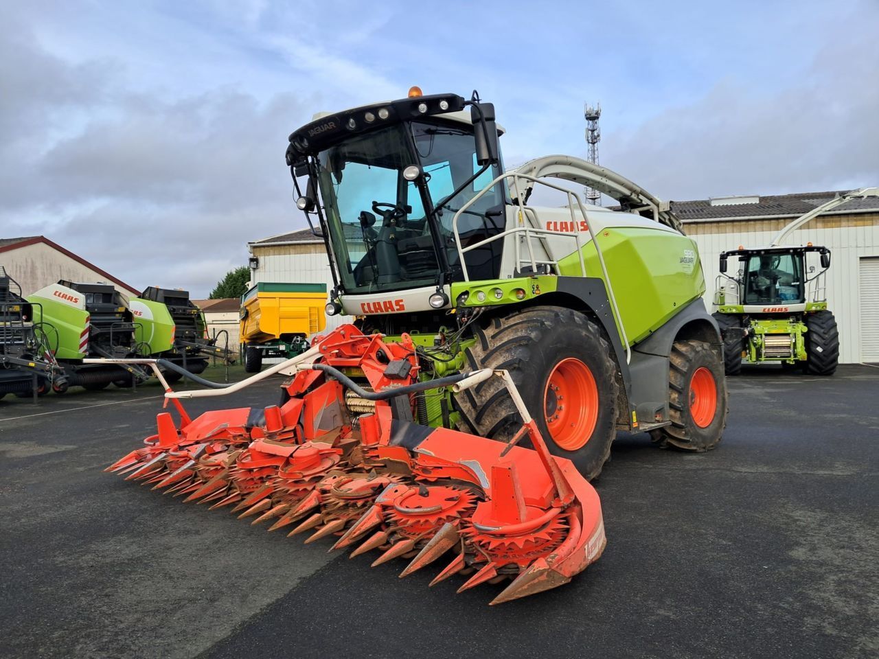 E-FARM: Claas Jaguar 930 - Ensileuse automotrice - id 21T4BNL - 190 000 € - Année: 2019 - Lecture du nombre d'heure: 3 054,Puissance du moteur (chevaux): 462,France