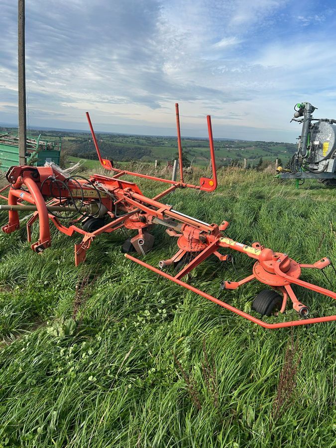 E-FARM: Kuhn GF 5801 MH - Faneuse - id GU2SNP3 - Année: 2003 - France