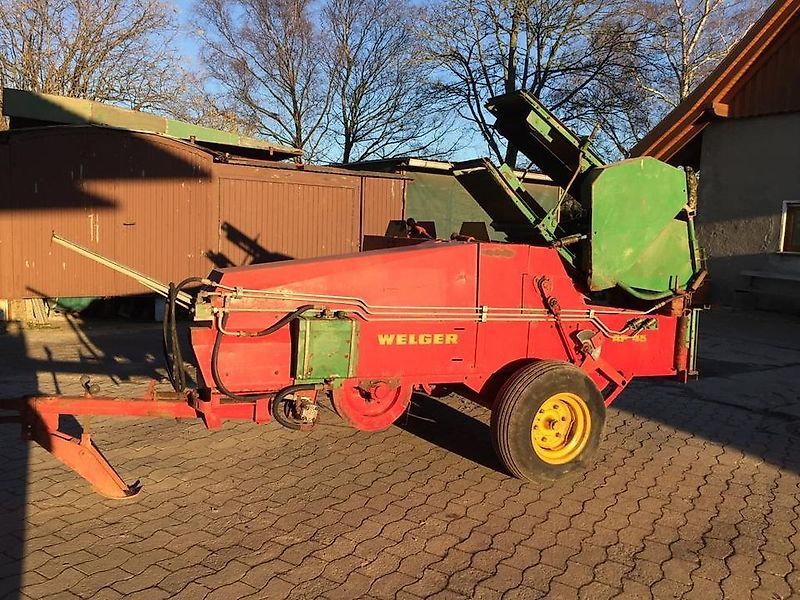 E-FARM: Welger ap 45 hochdruckpresse mit baas ballenschleuder - Ballenpresse - id RBVAULK - 3.200 € - Deutschland