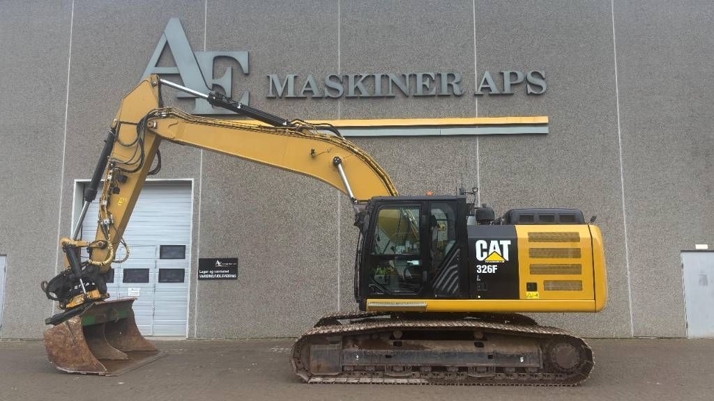 Caterpillar 326 f l Excavadora de orugas 100.236 €