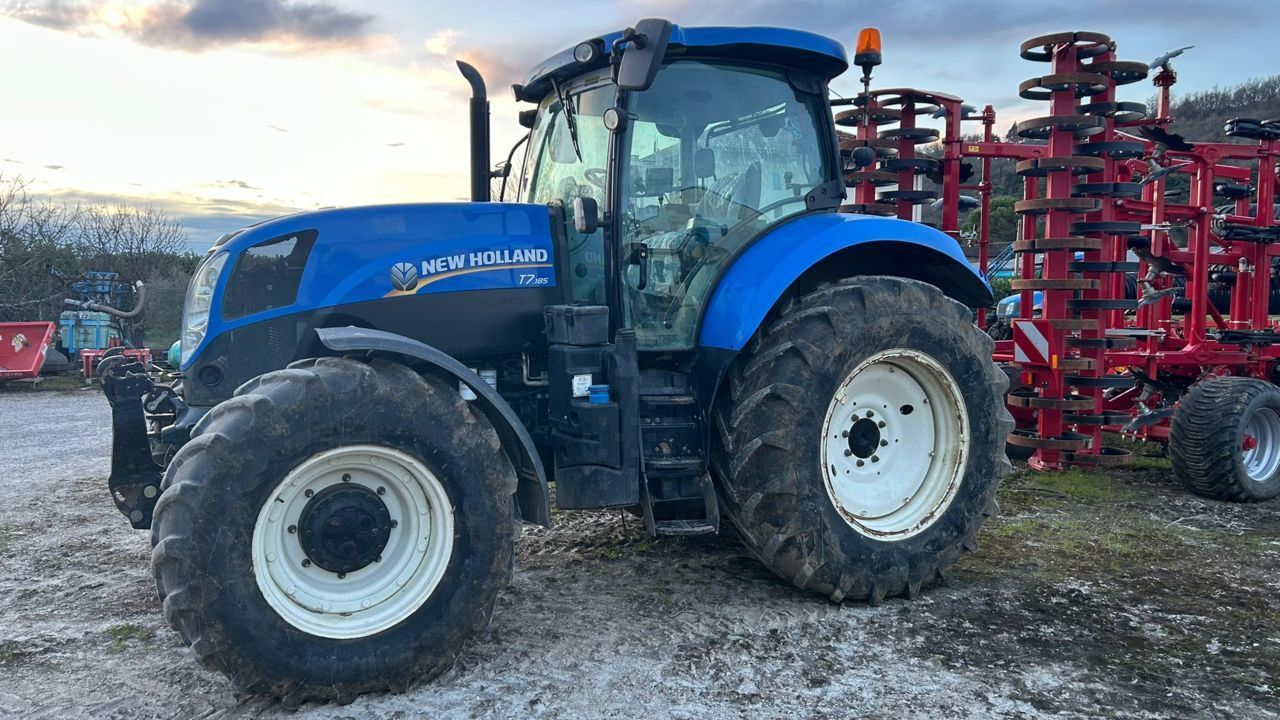 E-FARM: New Holland T7.185 - Tractor - id TCXWPIQ - €38,000 - Year of construction: 2012 - Engine hours: 7,000,Engine power (HP): 185,France