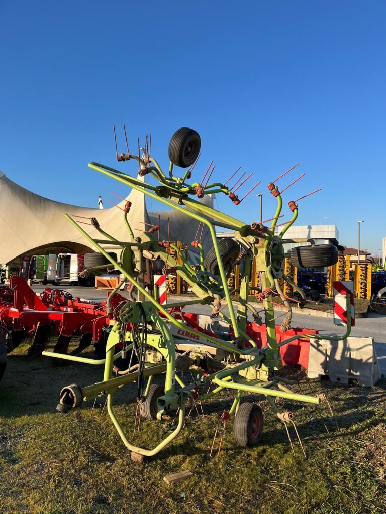 E-FARM: Claas Volto 770 - Tedder - id QE9Y7KH - 7500 € - Año: 2009 - Italia