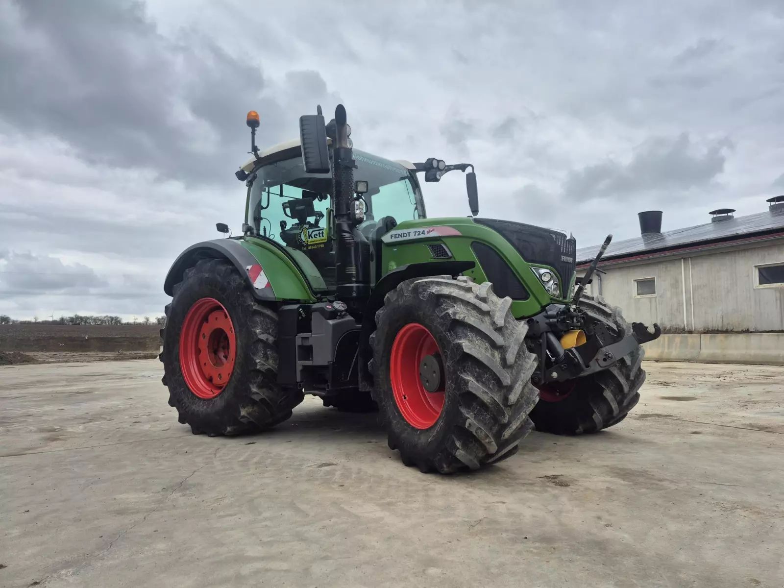 Fendt 724 Vario Profi Plus Tractor €75,000