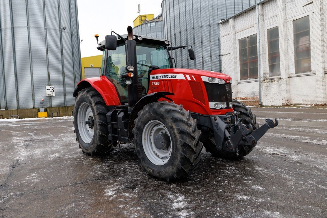 E-FARM: Massey Ferguson 7726 - Tractor - id 3ZQQG4Y - €74,599 - Year of construction: 2017 - Engine hours: 3,901,Engine power (HP): 260,Latvia
