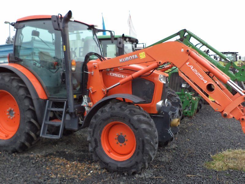 E-FARM: Kubota M135GX - Traktor - id GRIZZ9X - 49 000 EUR - Gyártási év: 2017 - Üzemóra (motor): 3500,Motor teljesítménye (LE): 135,Németország