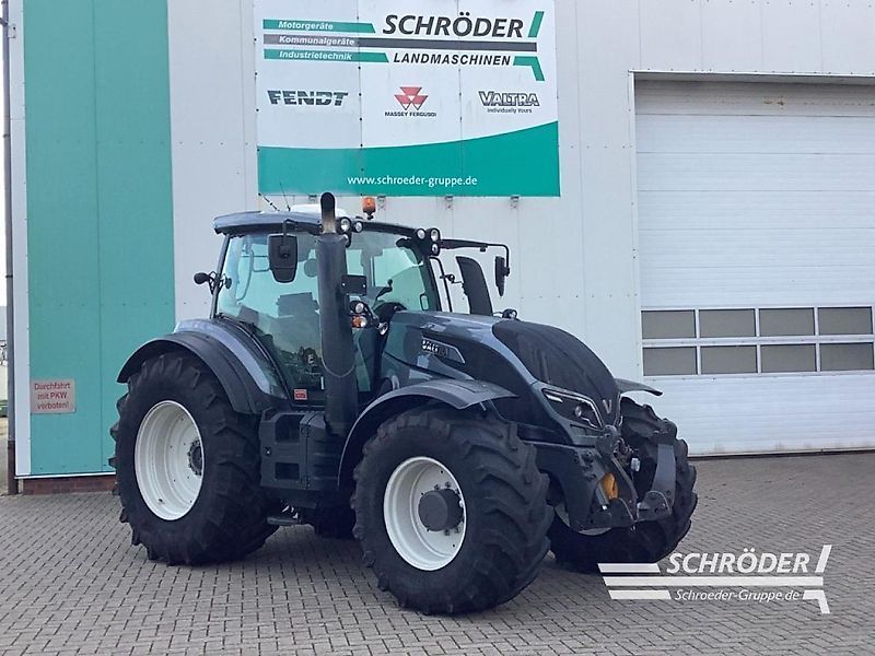 E-FARM: Valtra T214 - Traktor - id 5EVQJGB - 86.885 € - Baujahr: 2018 - Abgelesene Motorstunden: 5.386,Motorleistung (PS): 215,Deutschland