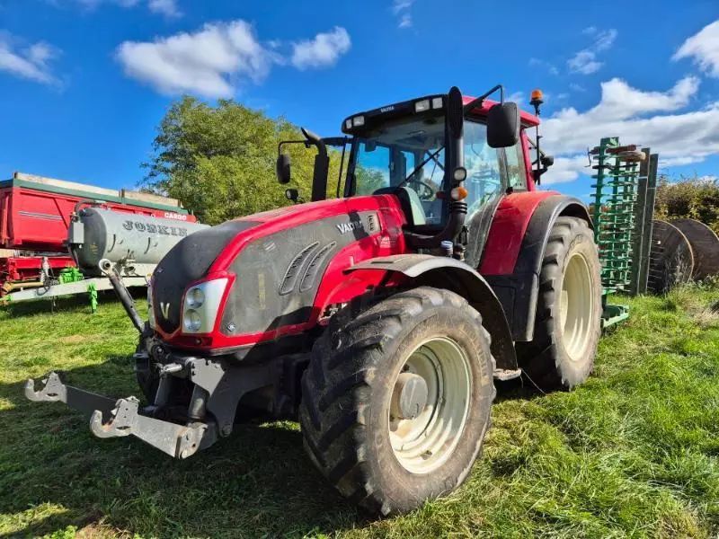 Valtra T 183 Tractor €50,000