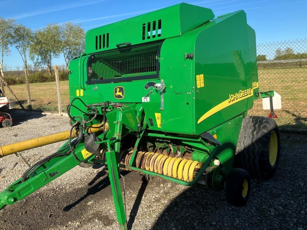 E-FARM: John Deere 568 - Presă de balotat - id XNNZ7T2 - 9.000 EUR - Anul: 2005 - Franța