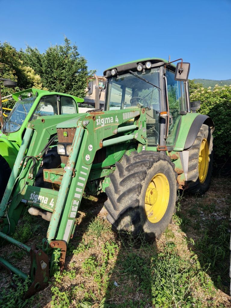 E-FARM: John Deere 6320 Premium - Tracteur - id BZN77T1 - 29 900 € - Année: 2002 - Lecture du nombre d'heure: 9 000,Puissance du moteur (chevaux): 120,Italie