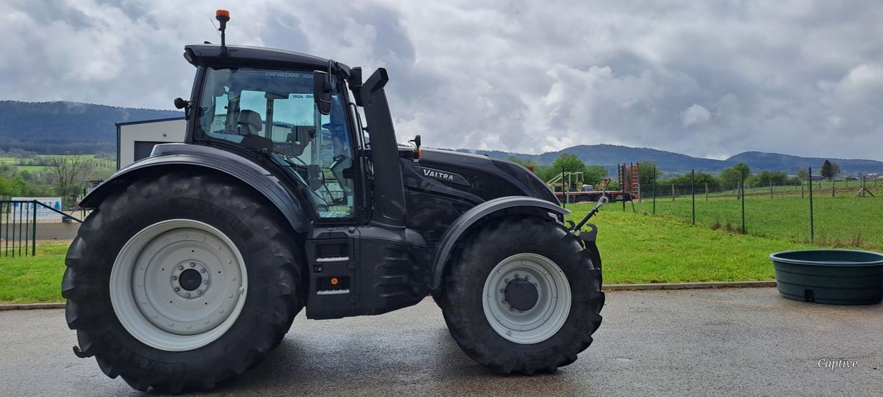 E-FARM: Valtra T235 Direct - Traktor - id SP2JQKH - 176.000 € - Baujahr: 2023 - Abgelesene Motorstunden: 650,Motorleistung (PS): 235,Frankreich