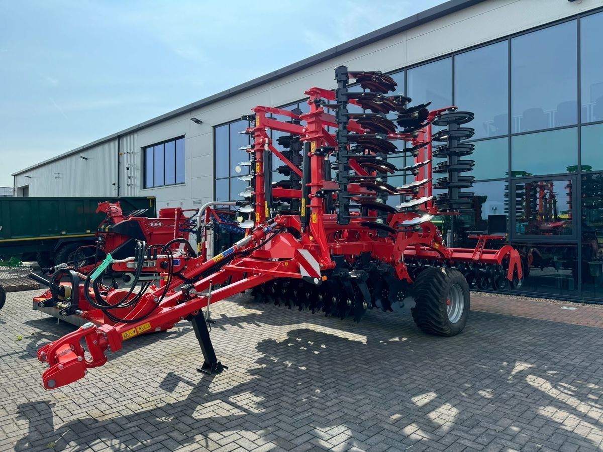 E-FARM: Kuhn l6000 - Pflug - id YLXUR1L - 54.428 € - Vereinigtes Königreich
