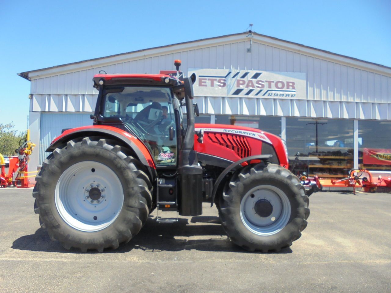 E-FARM: mc cormick x7-624vt - Tractor - id 7YLU1DA - €126,000 - Year of construction: 2022 - Engine hours: 640,Engine power (HP): 240,France