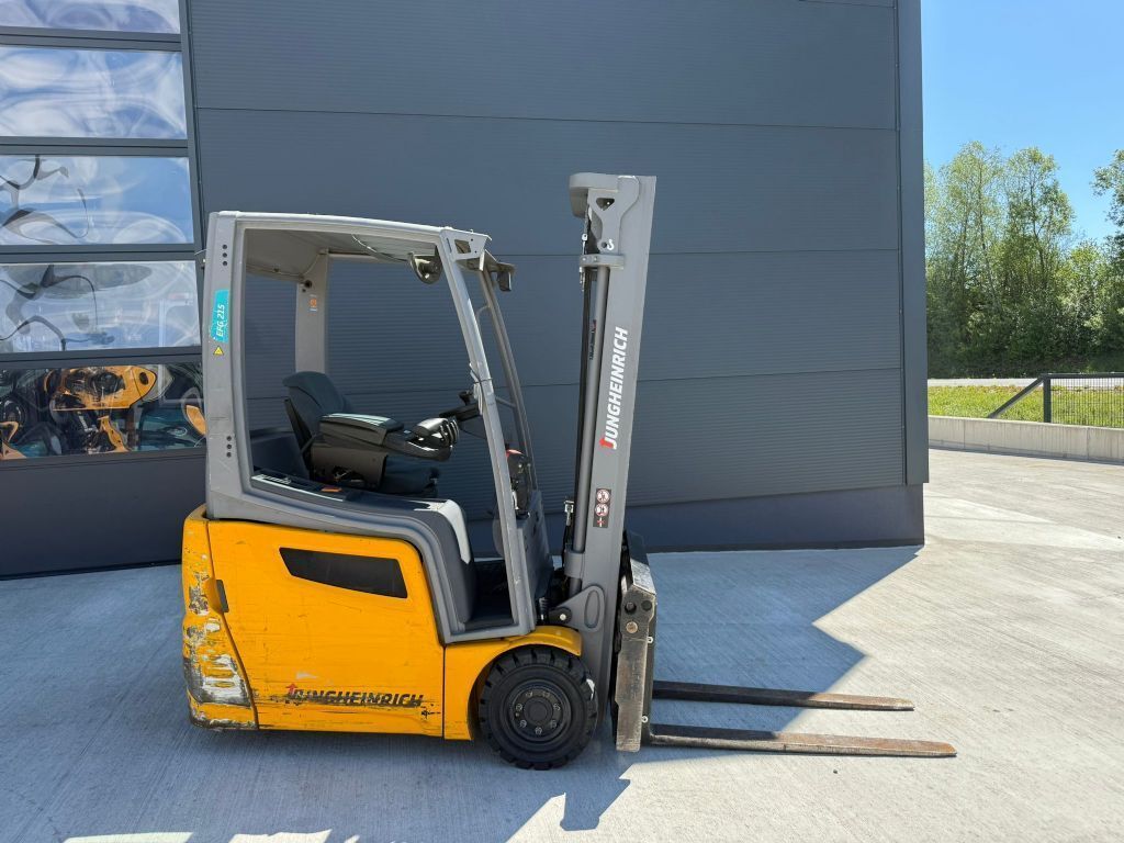 JUNGHEINRICH efg 215 Carrello elevatore 11.500 €