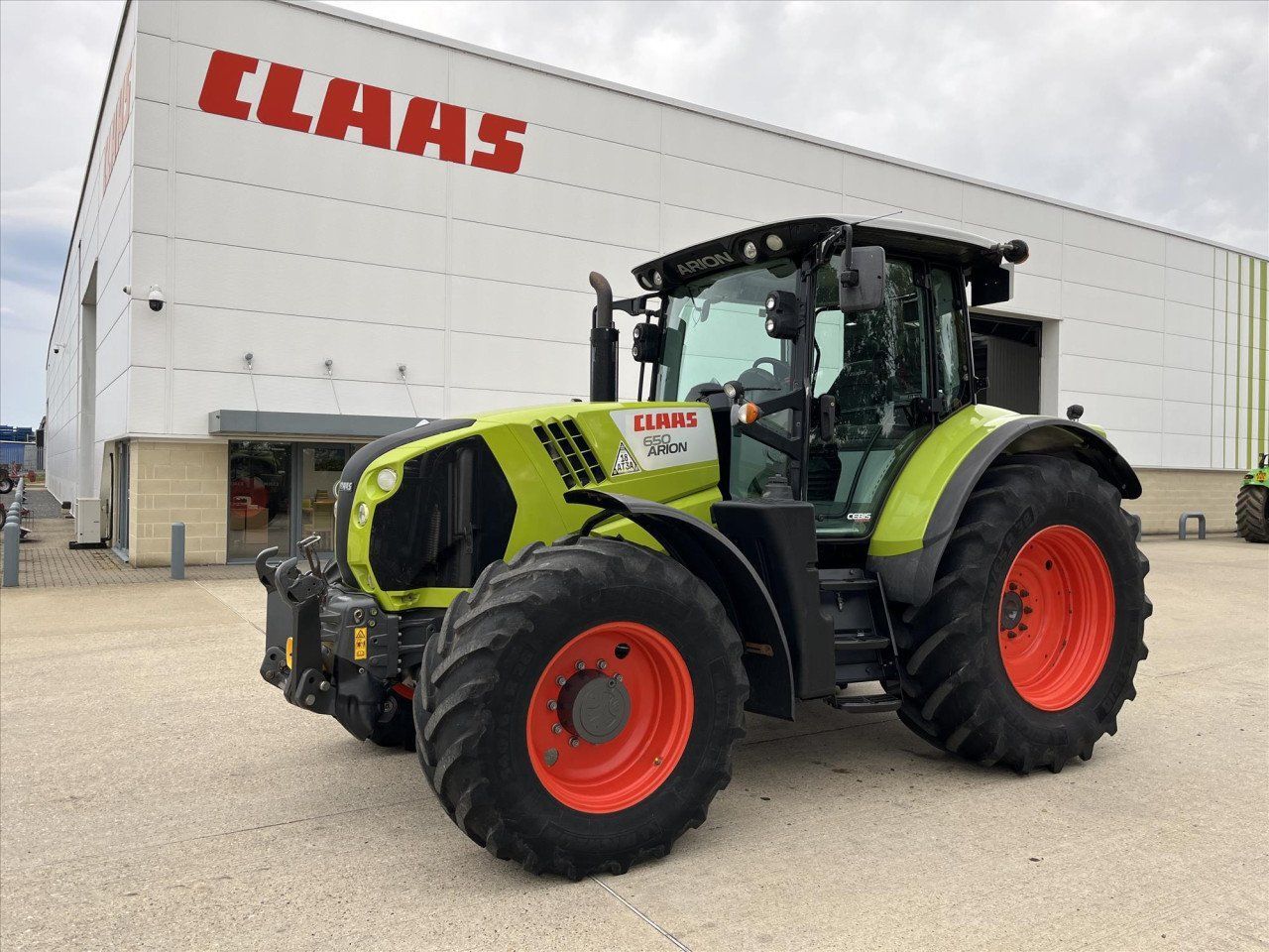 E-FARM: Claas Arion 650 CEBIS - Traktor - id 87BNGQ4 - 67.671 € - Baujahr: 2017 - Abgelesene Motorstunden: 5.027,Motorleistung (PS): 184,Vereinigtes Königreich