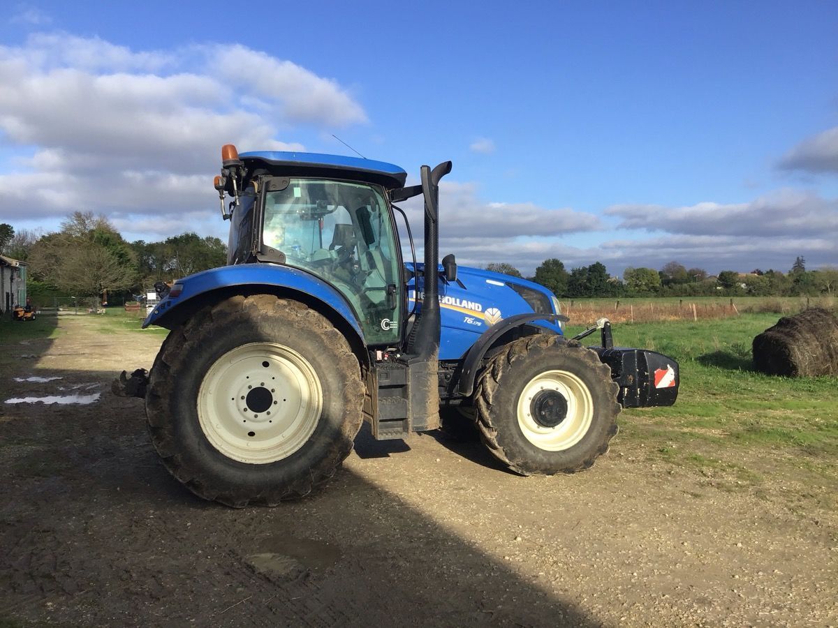 E-FARM: New Holland T6.175 - Traktor - id U5VRJPY - 62.900 € - Baujahr: 2018 - Abgelesene Motorstunden: 5.600,Motorleistung (PS): 145,Frankreich