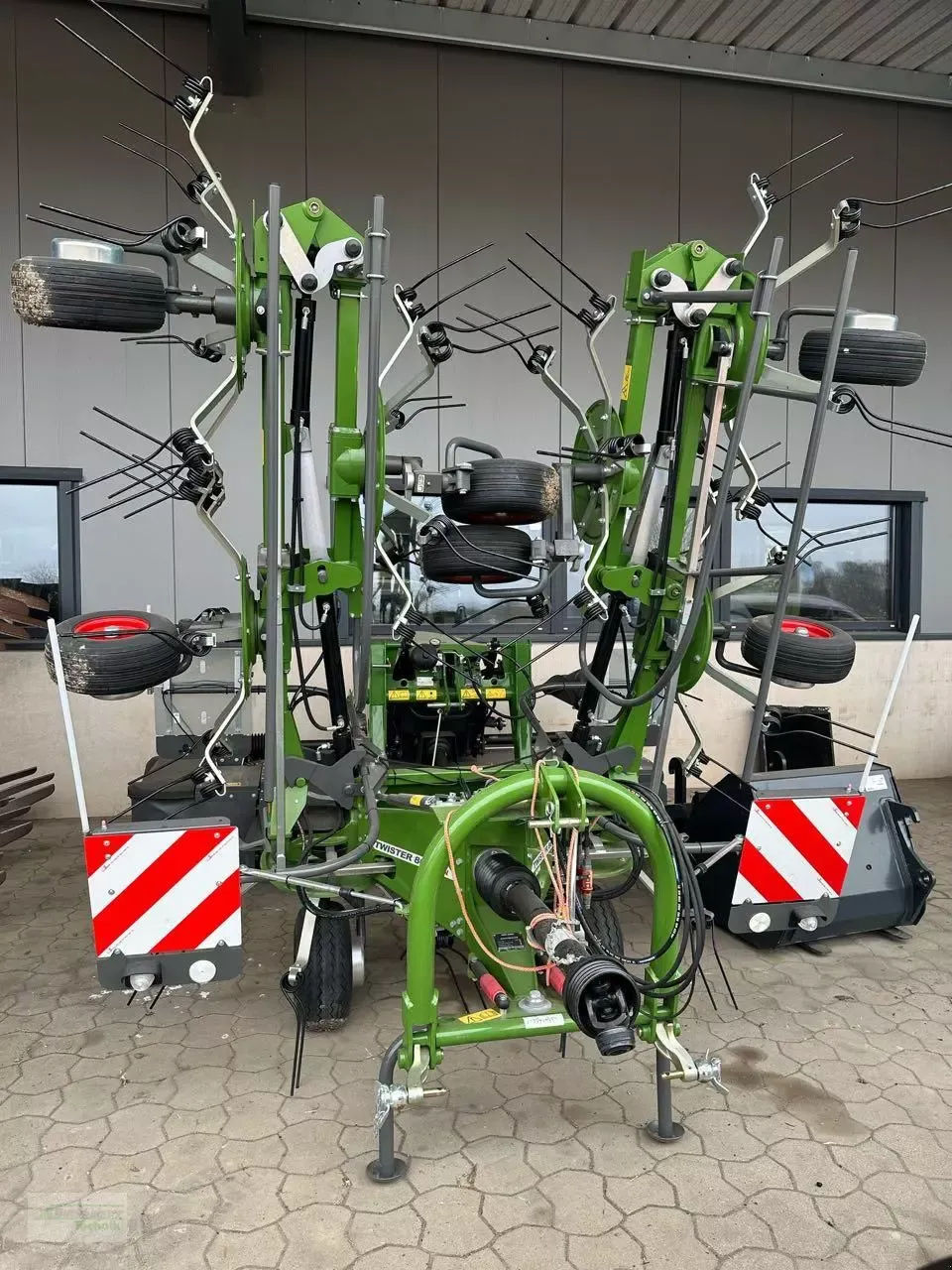 E-FARM: Fendt Twister 8608 DN - Faneuse - id KZGITK5 - 13 400 € - Année: 2023 - Allemagne