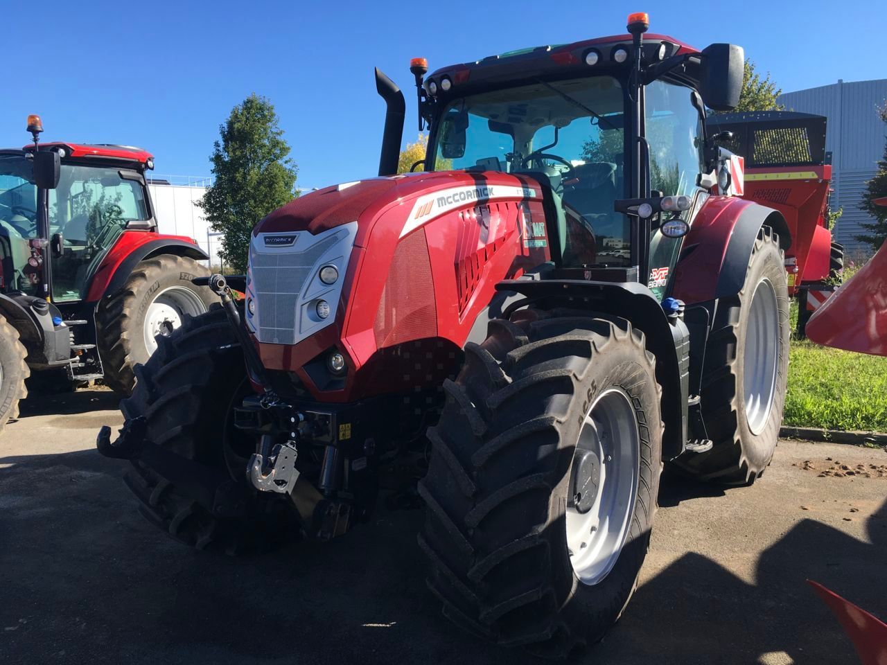 E-FARM: mc cormick x7.624 vt vario - Traktor - id 5PJCPUY - 125.000 € - Baujahr: 2023 - Abgelesene Motorstunden: 550,Motorleistung (PS): 220,Frankreich