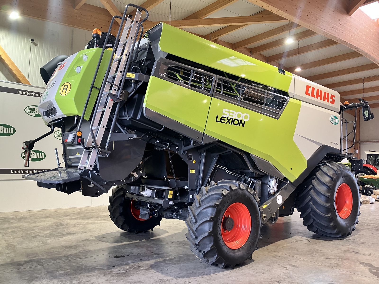 E-FARM: Claas Lexion 5300 - Mähdrescher - id QFAICZC - 251.770 € - Baujahr: 2021 - Abgelesene Motorstunden: 300,Motorleistung (PS): 313,Österreich