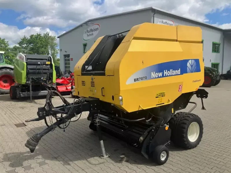 E-FARM: New Holland BR7070 Crop Cutter - Ballenpresse - id JWHB4VN - 15.546 € - Baujahr: 2011 - Deutschland