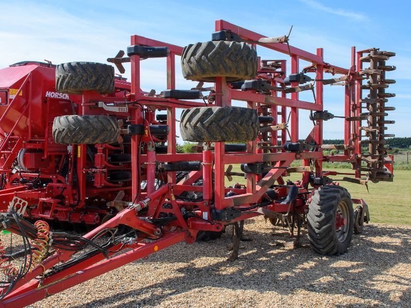 E-FARM: HORSCH - Cultivator - id 81MCNR7 - €41,533 - Year of construction: 2013 - United Kingdom