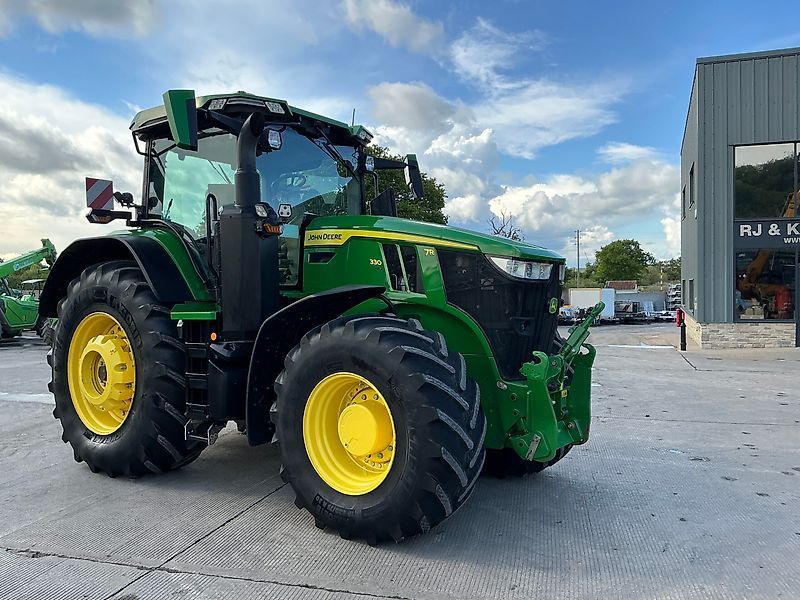 John Deere 7R 330 Tractor €159,833