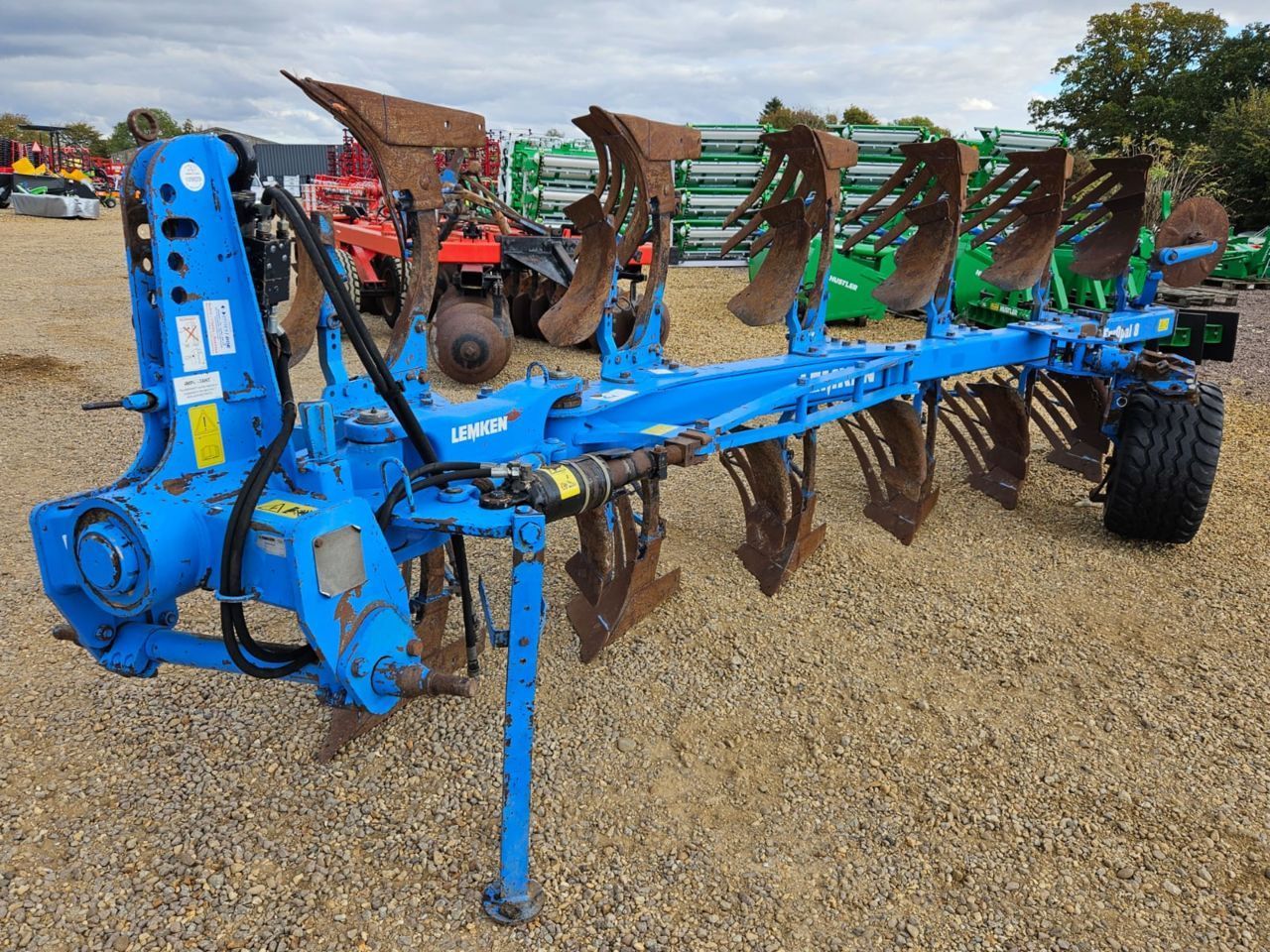 E-FARM: Lemken europal 8 plough 6 furrow (5 plus 1), year 2006, slatted bodies - Plough - id MDZXHFK - €10,646 - Year of construction: 2006 - United Kingdom