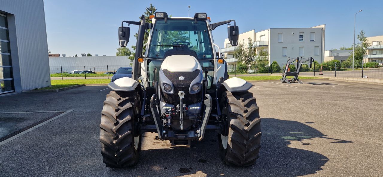 Lindner Lintrac 95 LS Tractor €91,000