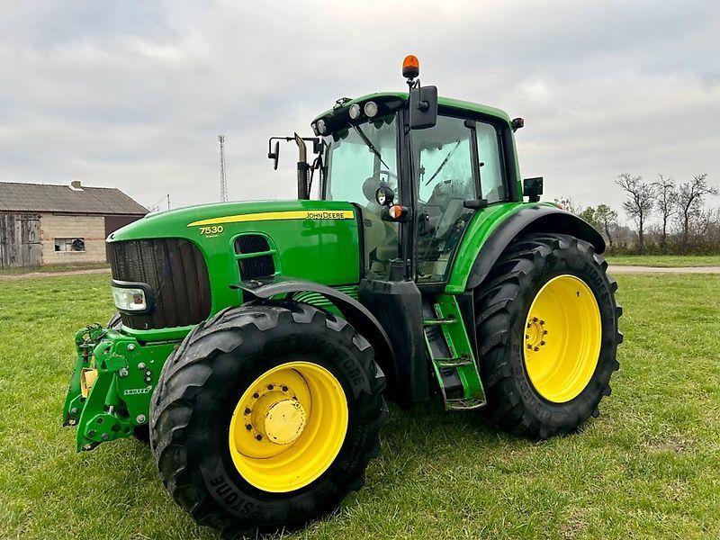 John Deere 7530 Premium Traktor 53 061 EUR