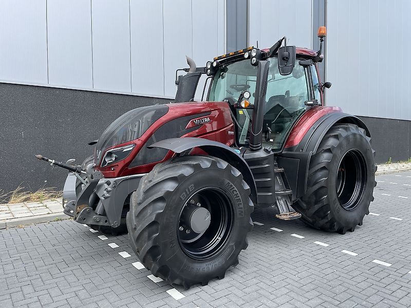 E-FARM: Valtra T254 - Traktor - id GT9Q5XY - 90.000 € - Baujahr: 2018 - Abgelesene Motorstunden: 4.100,Niederlande