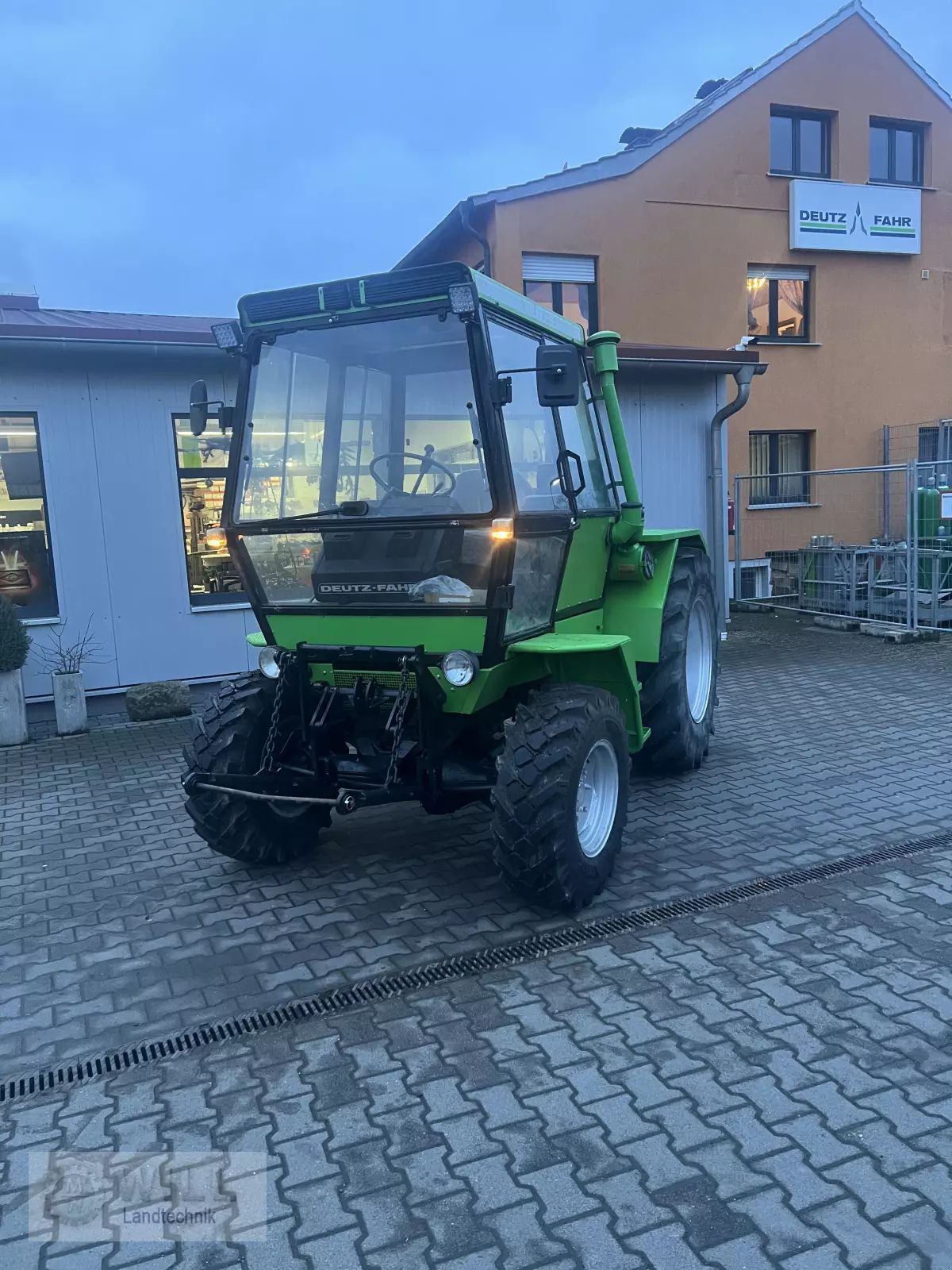 E-FARM: Deutz-Fahr intrac 2004 - Tractor - id QGZXLMR - €18,487 - Year of construction: 1987 - Engine hours: 5,900,Germany