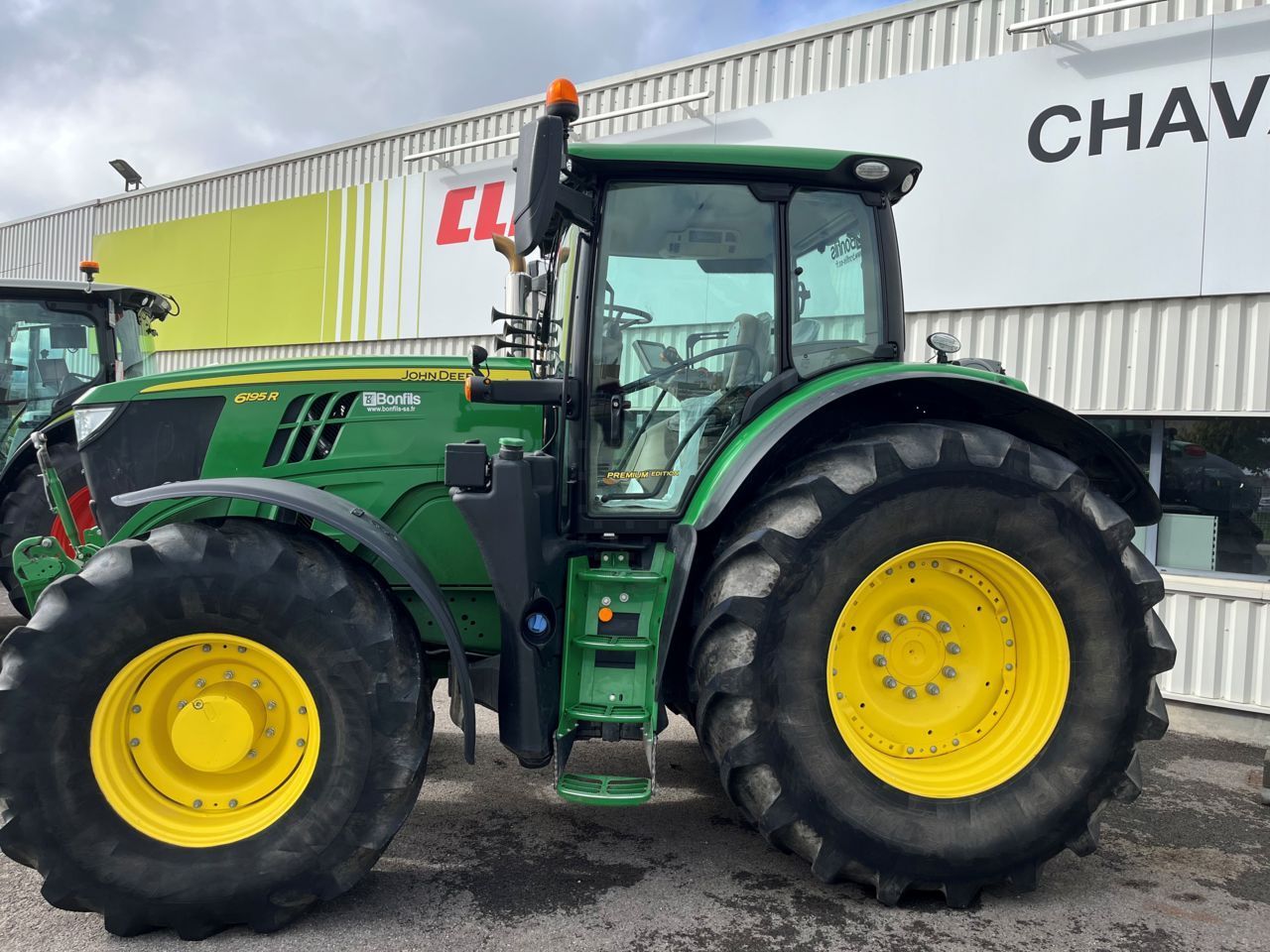 E-FARM: John Deere 6195 R - Tractor - id FAWMHMC - Year of construction: 2021 - Engine hours: 2,200,Engine power (HP): 193,France