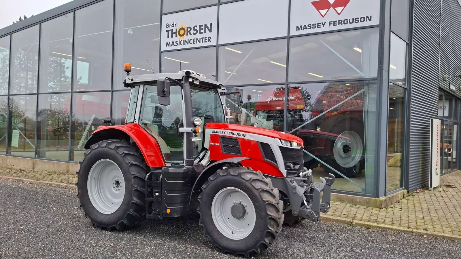 Massey Ferguson 6S.145 Tractor €126,999