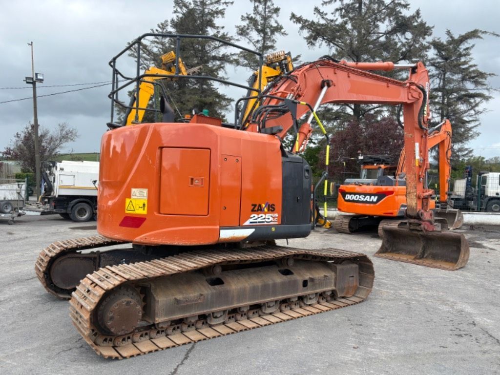 Hitachi zx 225 us lc-6 Escavatore cingolato 81.000 €