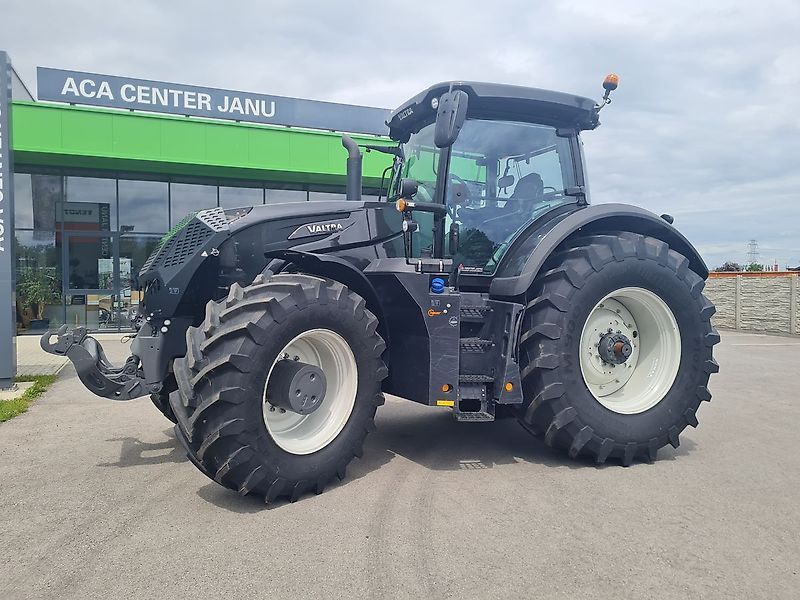 E-FARM: Valtra S394 - Tractor - id TY4ZCPQ - €229,000 - Year of construction: 2022 - Engine hours: 534,Engine power (HP): 400,Austria