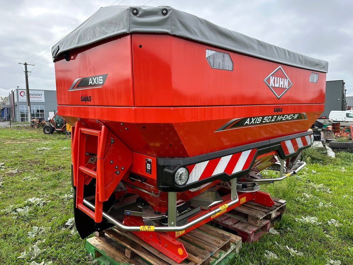 E-FARM: Kuhn axis 50.2 m emc w - Rozsiewacz nawozów - id TQCFEZK - 27 000 € - Rok produkcji: 2024 - Francja