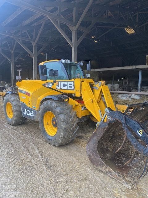 E-FARM: JCB 532-70 AGRI Xtra - Chargeur télescopique  - id CFPWMUV - 70 000 € - Année: 2022 - Lecture du nombre d'heure: 3 300,Puissance du moteur (chevaux): 150,France