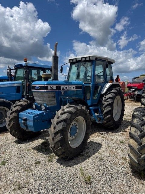 E-FARM: Ford 8210 - Traktor - id H8BFVER - 20.000 € - Baujahr: 1991 - Abgelesene Motorstunden: 2.150,Motorleistung (PS): 110,Italien