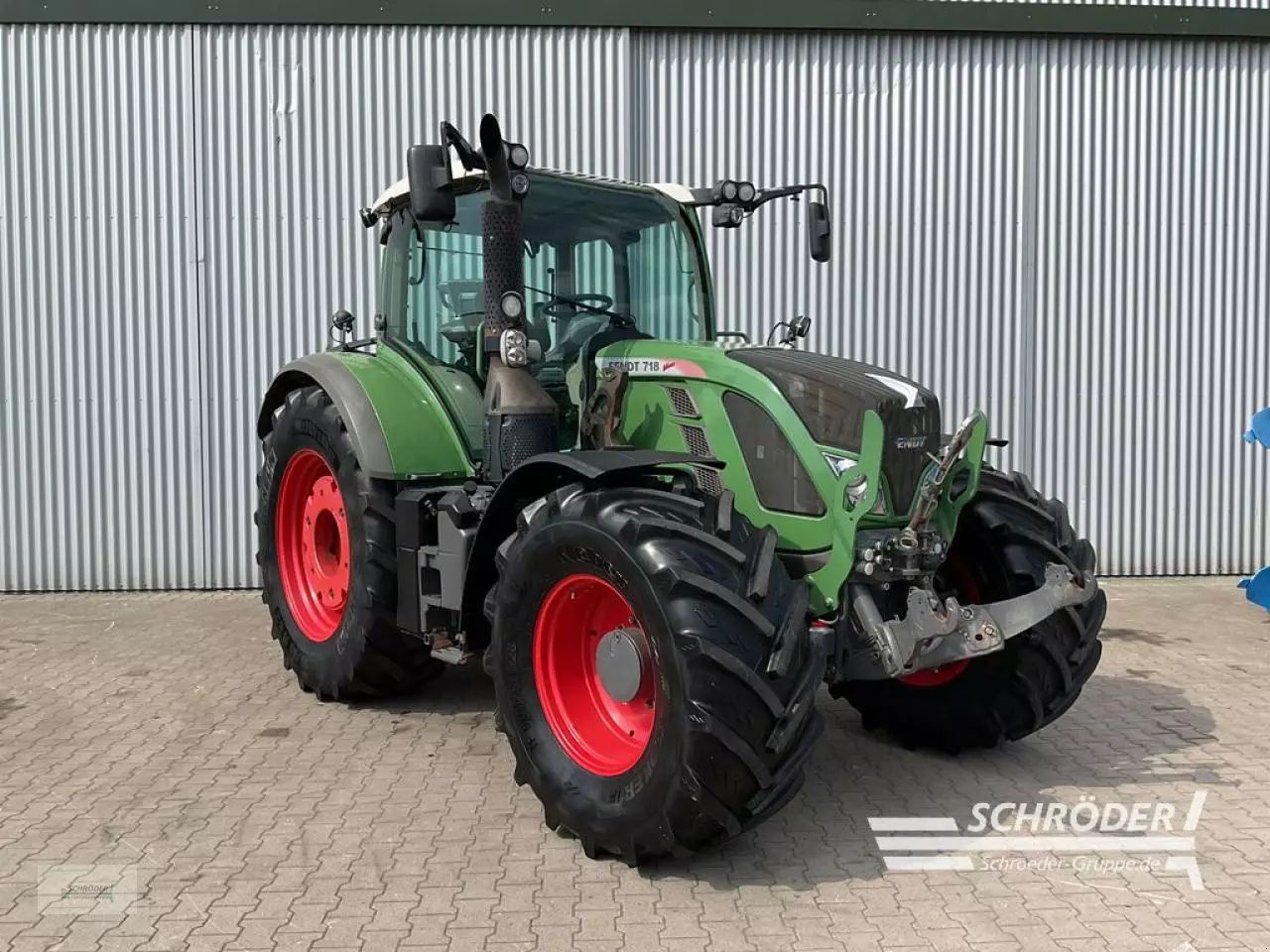 E-FARM: Fendt 718 Vario ProfiPlus - Traktor - id 3U5ZNGQ - 69.885 € - Baujahr: 2014 - Abgelesene Motorstunden: 9.440,Motorleistung (PS): 181,Deutschland