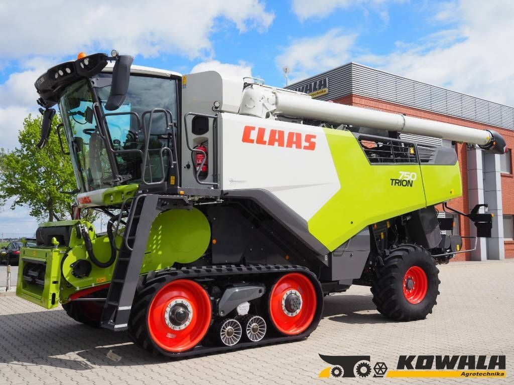 Claas Trion 750 Terra Trac Combine harvester €285,000