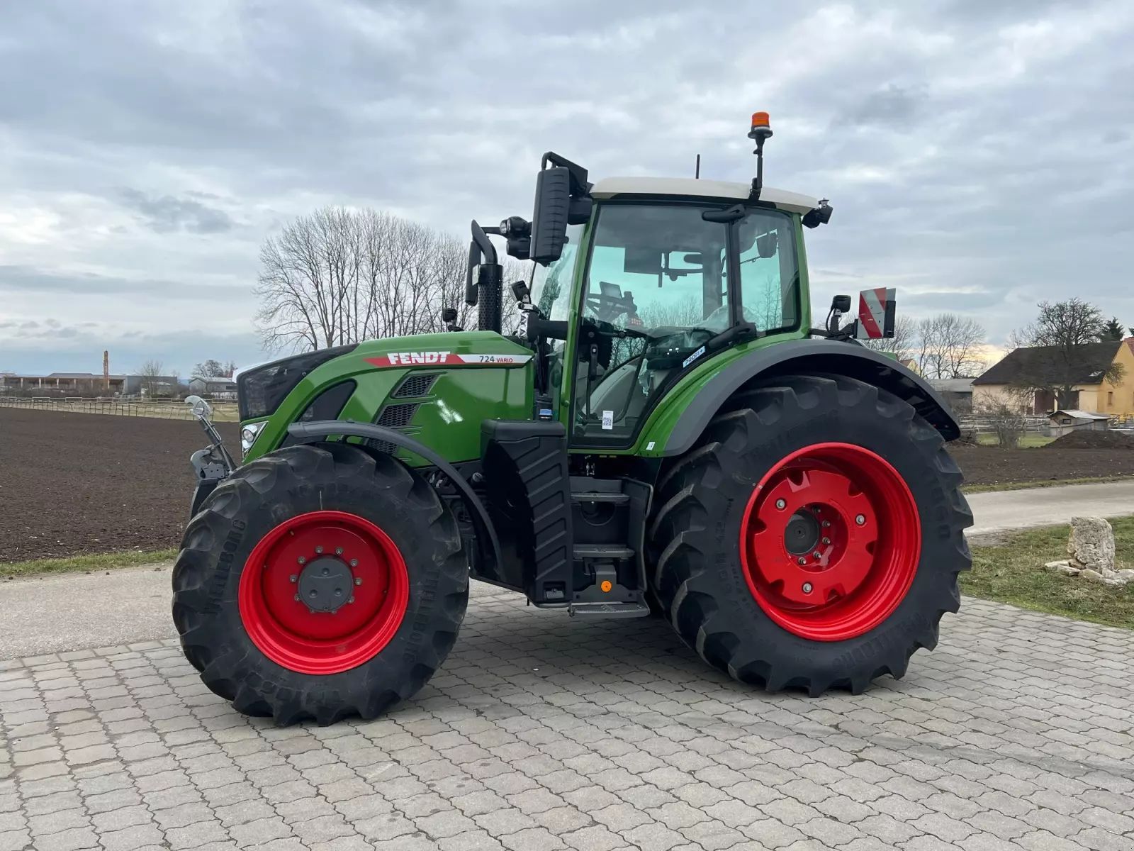 Fendt 724 Vario Profi Plus Traktor 210 430 €