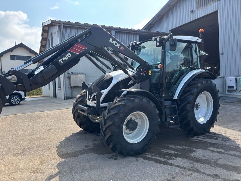 Valtra A 104 Tractor €58,000
