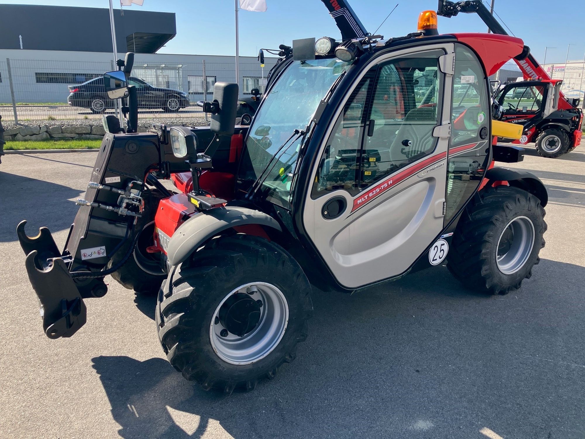 E-FARM: Manitou MLT625 - Chargeur télescopique  - id DKXTLLK - 60 167 € - Année: 2022 - Lecture du nombre d'heure: 250,Puissance du moteur (chevaux): 75,Autriche