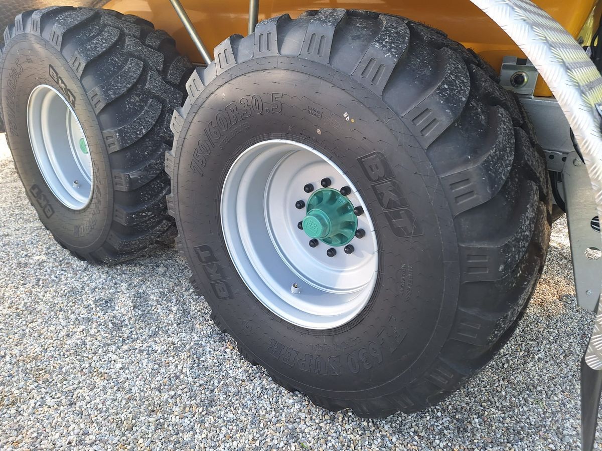E-FARM: BKT 750/60r30,5 - Räder und Raupenlaufwerk - id UJE2EVQ - 2.913 € - Österreich