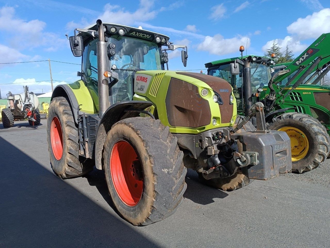 E-FARM: Claas Axion 820 - Tractor - id YMRLE3T - €70,000 - Year of construction: 2016 - Engine hours: 5,200,Engine power (HP): 220,France