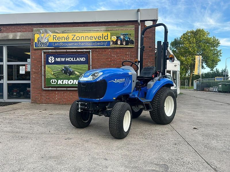 New Holland Boomer 25 Traktor