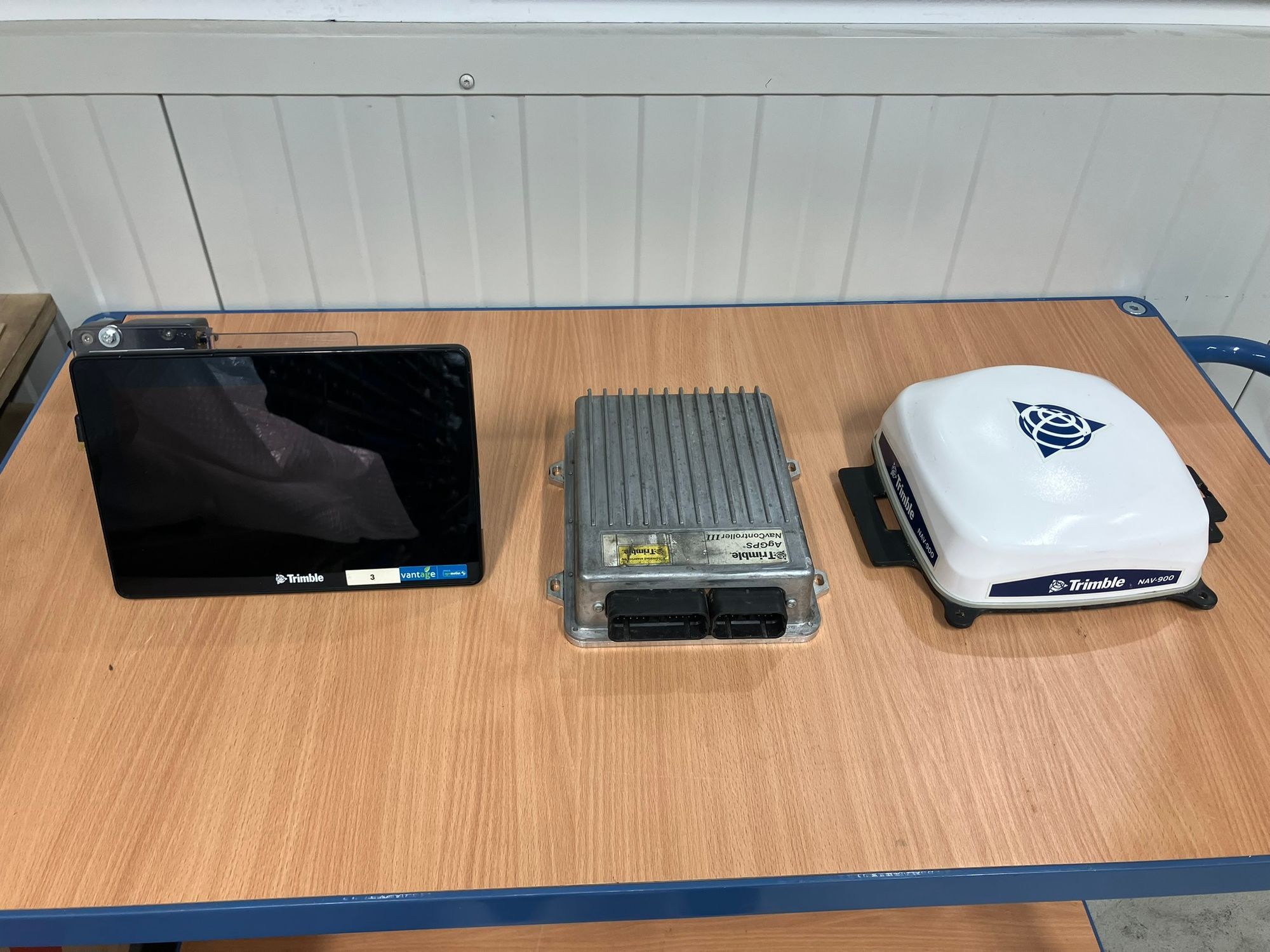 Trimble GFX 750 met NAV 900 RTK NET Agricultura de precisión y GPS 8500 €