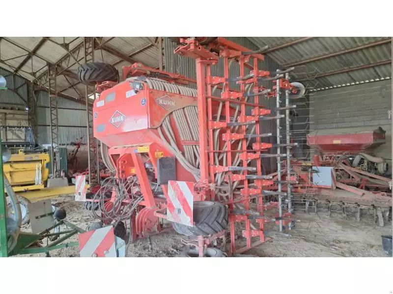 Kuhn megant 600 Perforación directa 29.000 €