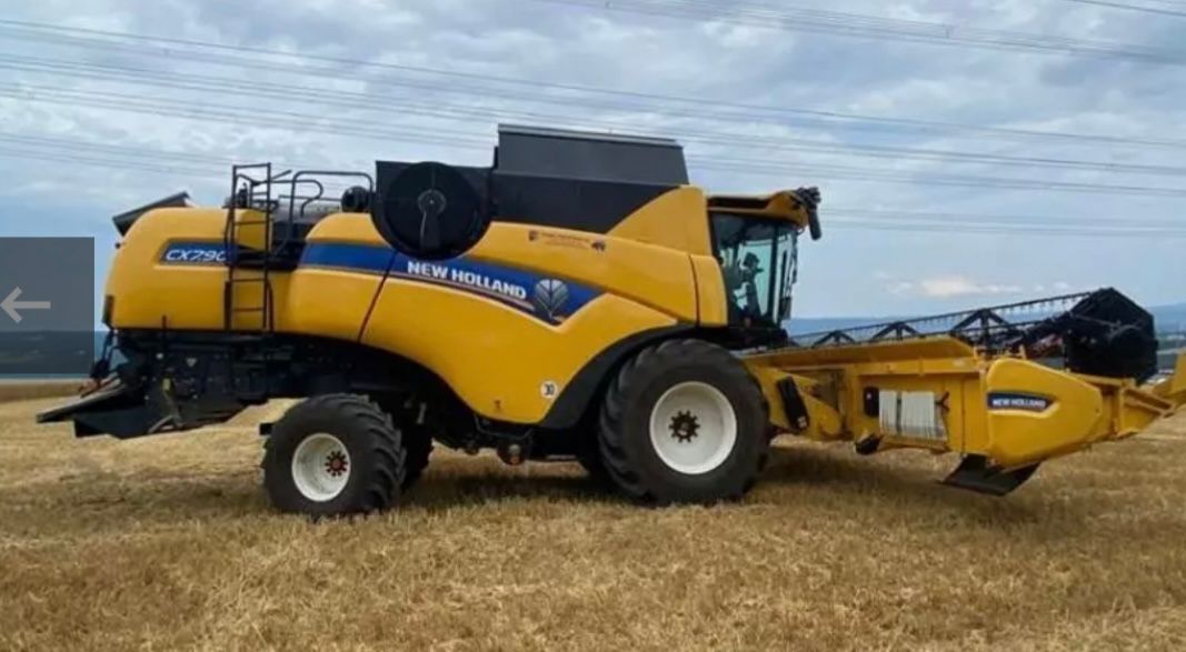 New Holland CX 7.90 Combine harvester €330,000