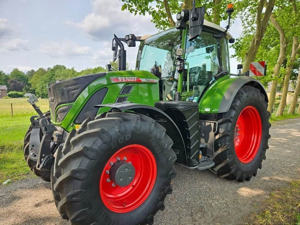 E-FARM: Fendt 720 Vario - Traktor - id 9QYDEIL - 185.000 € - Baujahr: 2025 - Abgelesene Motorstunden: 9,Motorleistung (PS): 240,Niederlande