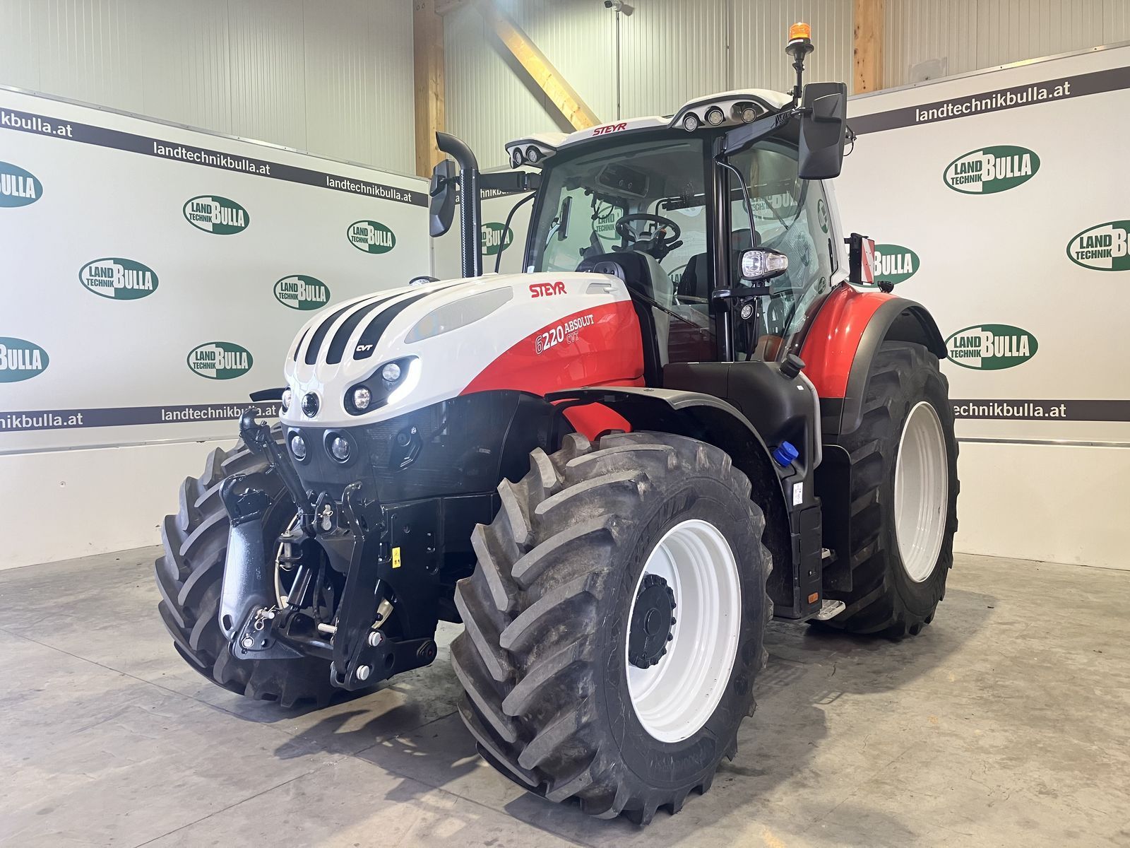 E-FARM: Steyr Absolut 6220 CVT - Tracteur - id BC3KCY9 - Année: 2025 - Lecture du nombre d'heure: 250,Puissance du moteur (chevaux): 220,Autriche